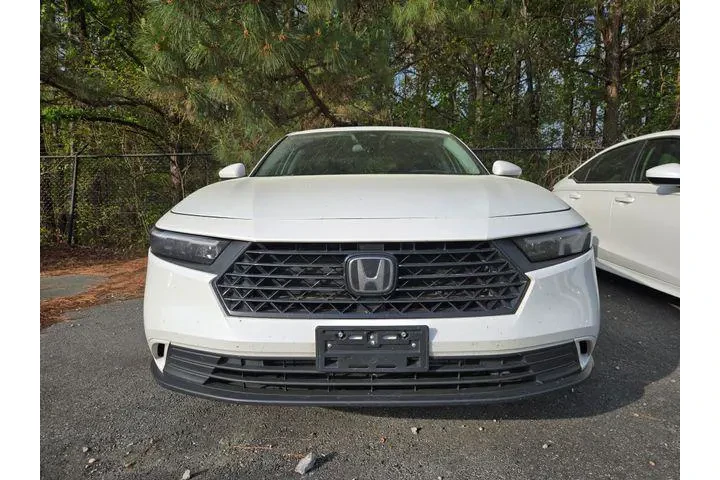 $26998 : Honda Accord 2023 EX 4dr Sed image 2