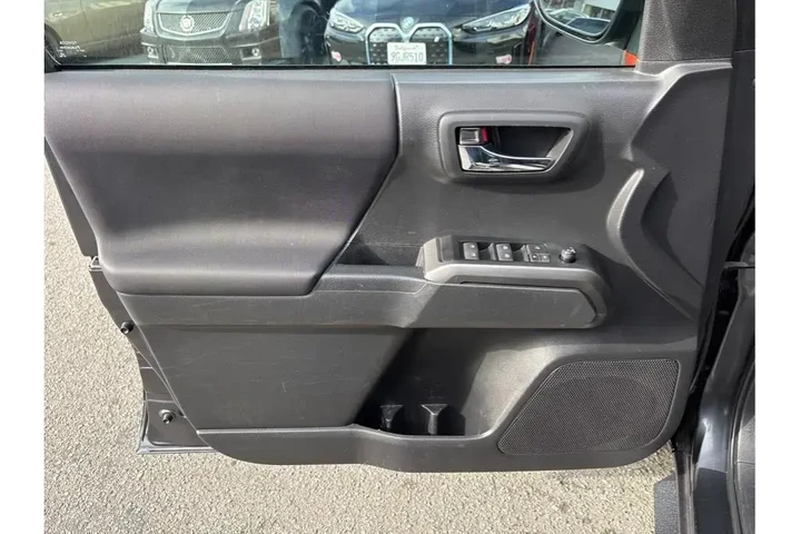 $39388 : Toyota Tacoma 2023 4x4 TRD P image 9