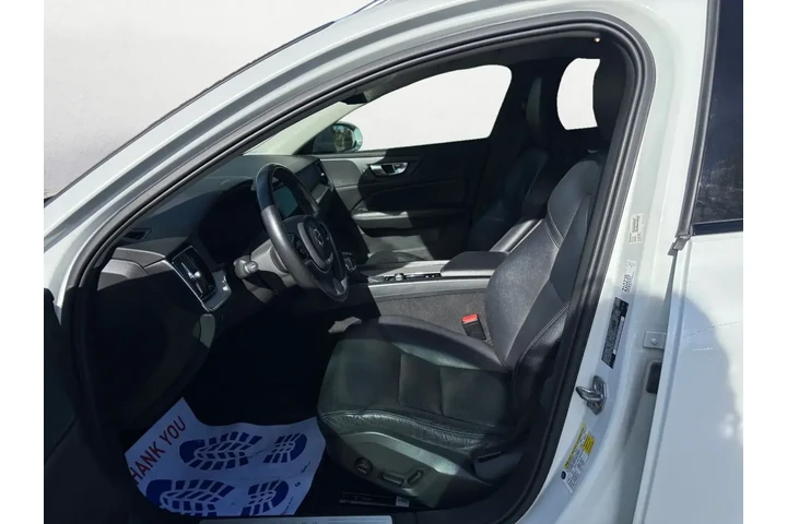 $24452 : Volvo V60 Cross Country 2021 image 9