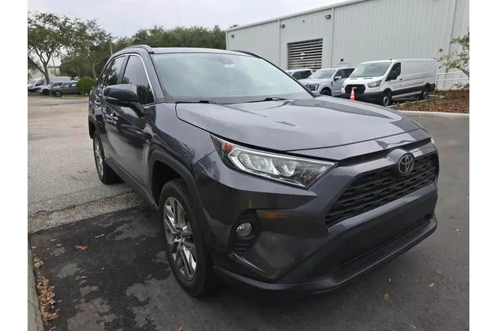 $28958 : Toyota RAV4 2020 XLE Premium image 2