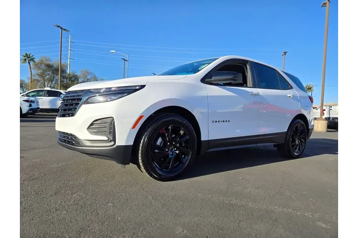 $23992 : Chevrolet Equinox 2024 LS 4d image 2