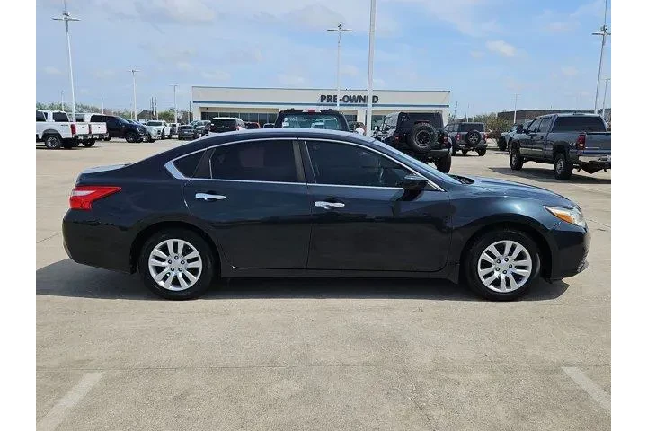 $8149 : Nissan Altima 2016 2.5 S 4dr image 2
