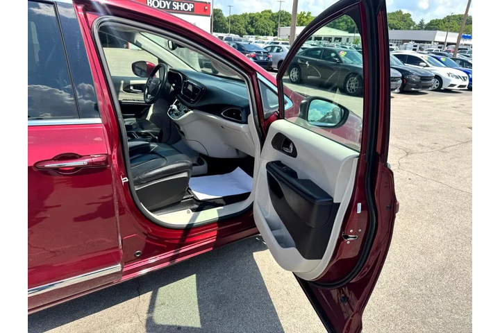 $14980 : 2019 Pacifica Touring L FWD image 8