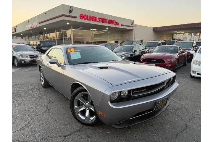 $16938 : Dodge Challenger 2014 SXT 2d image 1