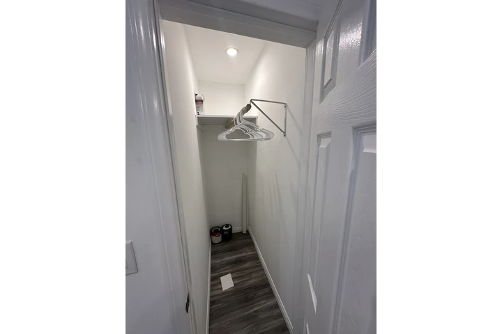 $1000 : Se renta Cuarto con baño image 1