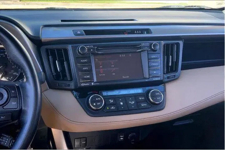 $17985 : Toyota RAV4 2017 AWD XLE 4dr image 6