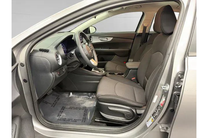 $16288 : Kia Forte 2023 LXS 4dr Sedan image 9