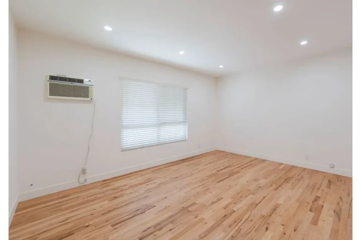 $1900 : 2 Bed 1Bath Apt in Westmont image 8