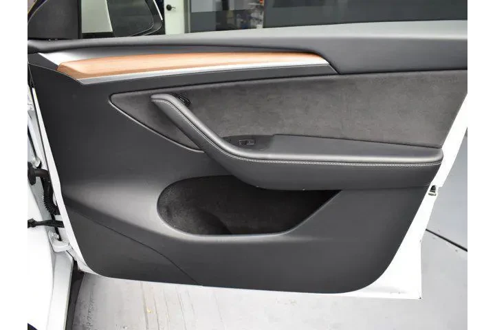 $22526 : Tesla Model Y 2023 AWD 4dr C image 6