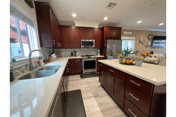 $2000 : FOR RENT Bell, CA 90201 image 2