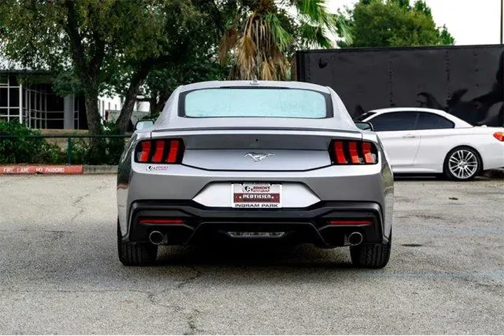 $26766 : Ford Mustang 2024 EcoBoost 2 image 6