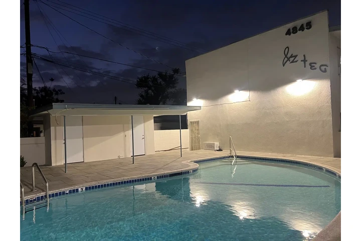 $2195 : CUDAHY APARTAMENTO image 4