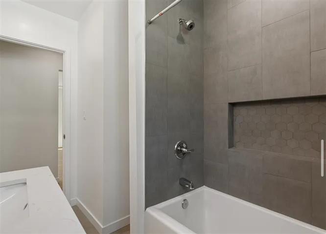 $1600 : 3bed 2Bath image 9