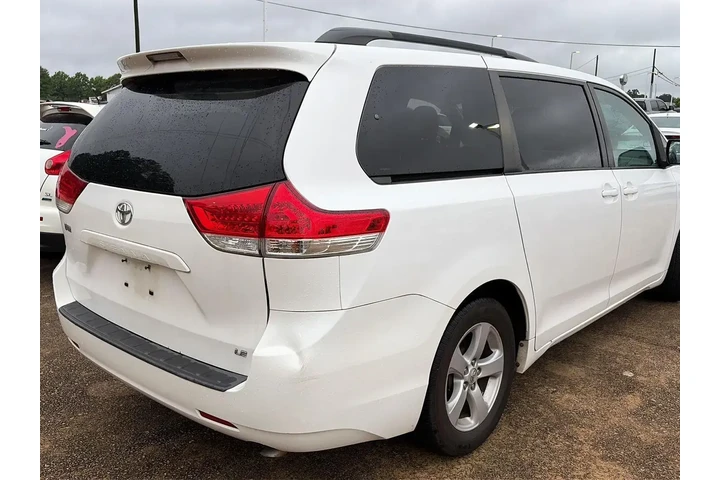 $8561 : Toyota Sienna 2011 LE 8-Pass image 5