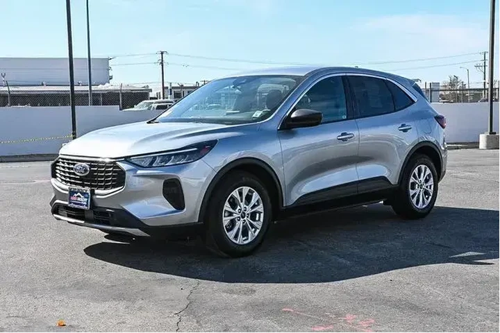 $21788 : Ford Escape 2023 Active 4dr image 3