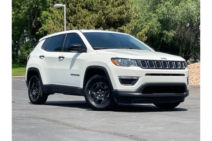 $8900 : 2018 Compass Sport image 1