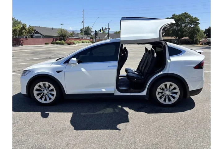 $23979 : 2017 Model X 100D image 6