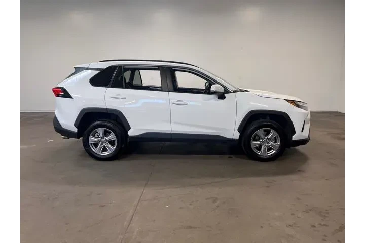 $25630 : Toyota RAV4 2023 XLE 4dr SUV image 2