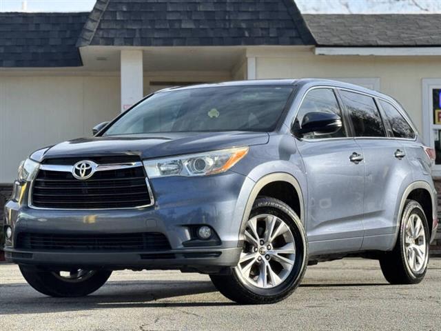 2016 Highlander LE image 1