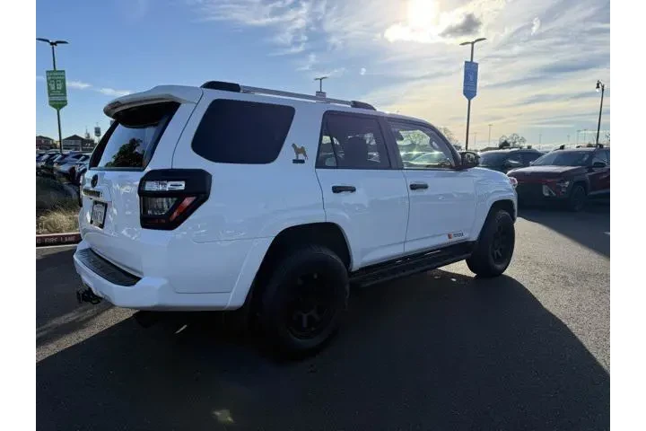 $38899 : Toyota 4Runner 2023 4x4 SR5 image 6