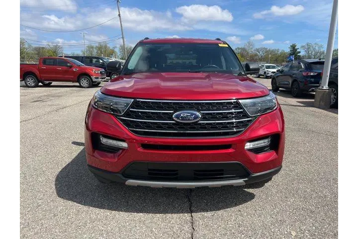$32515 : Ford Explorer 2023 AWD XLT 4 image 2