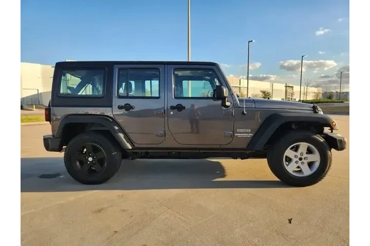 $15875 : Jeep Wrangler Unlimited 2016 image 4