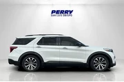 $33759 : Ford Explorer 2021 AWD ST 4d thumbnail