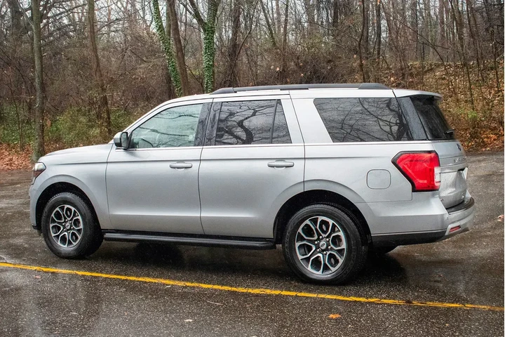 $33795 : Ford Expedition 2024 4x2 XLT image 5