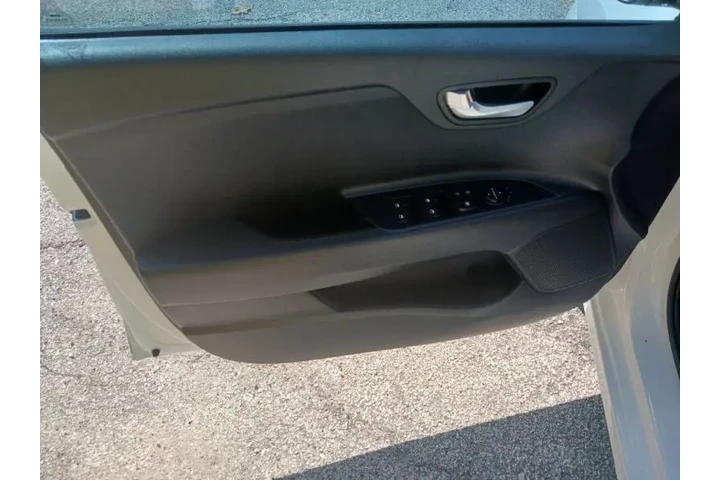 $8500 : 2020 Rio S image 7