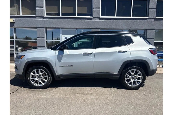 $24995 : 2025 Compass Limited 4x4 image 9