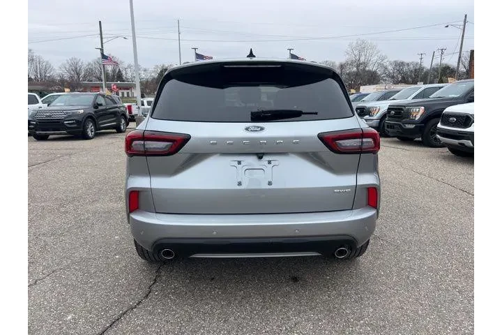 $27831 : Ford Escape 2023 AWD ST-Line image 5