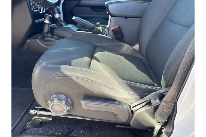 $25750 : Jeep Wrangler Unlimited 2019 image 9