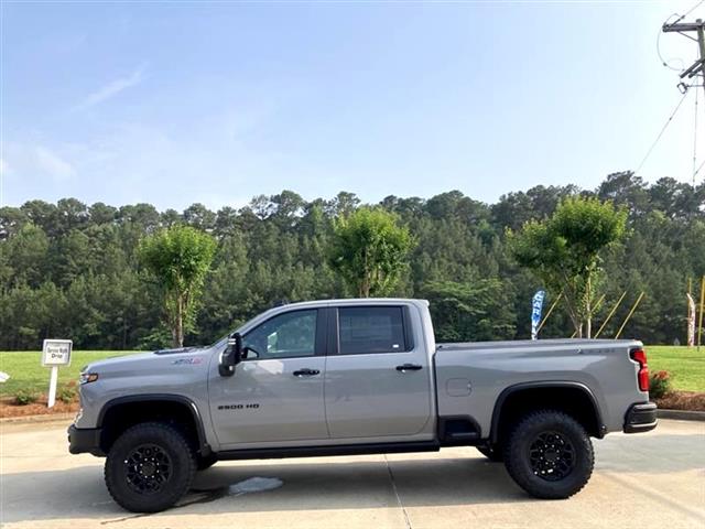 2024 Silverado 2500HD ZR2 Cre image 7