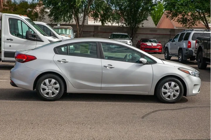 $15950 : 2017 Forte LX image 4