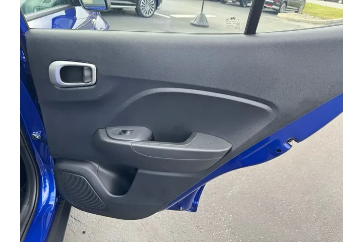 $25175 : Hyundai VENUE 2026 SEL 4dr C image 6