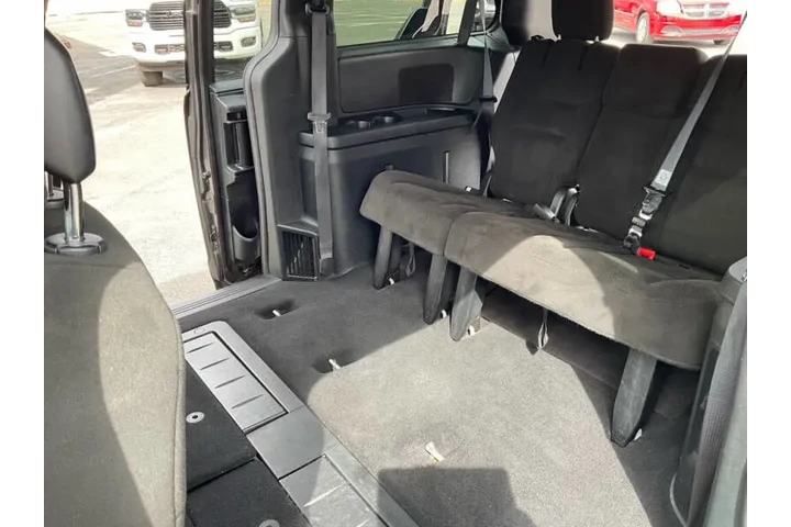 2015 Grand Caravan SE image 10