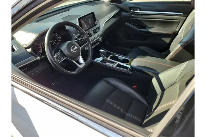 $23900 : Nissan Altima 2024 2.5 SR 4d image 3