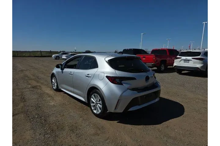 $29900 : Toyota Corolla Hatchback 202 image 4