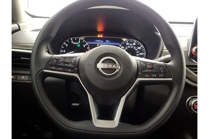 $20998 : Nissan Altima 2023 2.5 SV 4d image 10