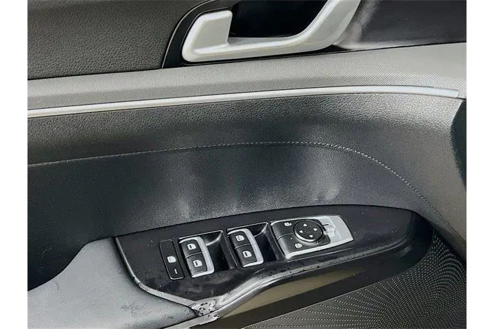 $27988 : Kia K5 2024 GT-Line 4dr Seda image 9