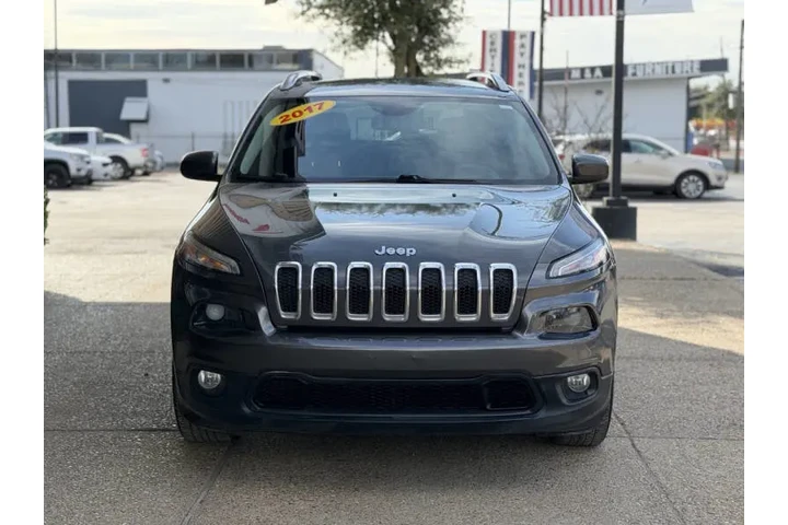 $11900 : 2017 Cherokee Latitude image 5