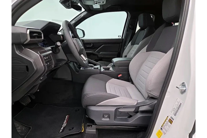 $37998 : Toyota Tacoma 2025 4x2 TRD P image 10