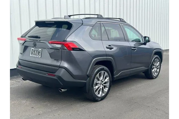 $28994 : Toyota RAV4 2022 XLE Premium image 6