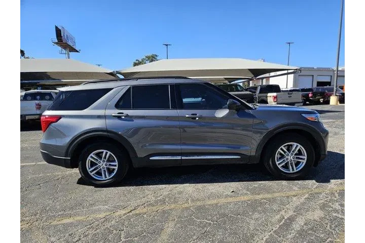$32500 : Ford Explorer 2023 XLT 4dr S image 2