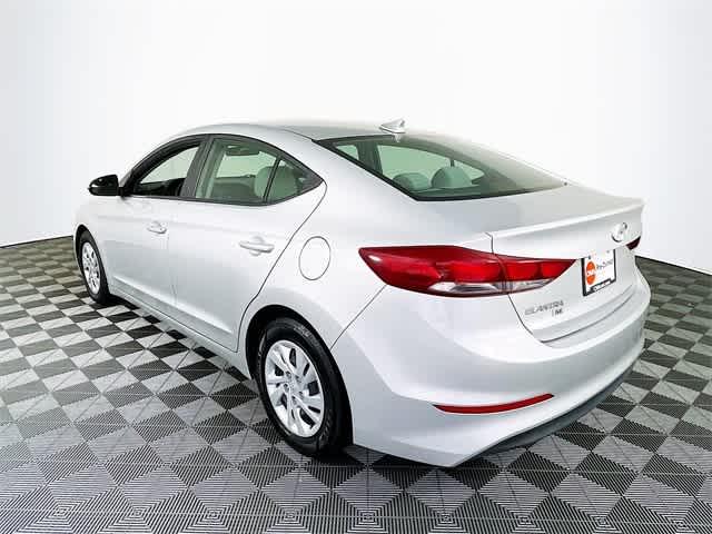 $9282 : PRE-OWNED 2017 HYUNDAI ELANTR image 8