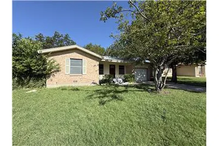 $1295 : Rental property with 3 bedro image 2