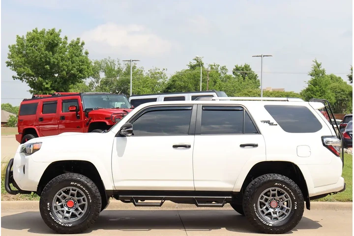 $43848 : 2023 4Runner SR5 Premium image 9