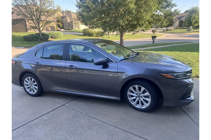 $11000 : 2019 Camry LE image 1