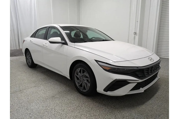 $20797 : Hyundai ELANTRA 2024 SEL 4dr image 2