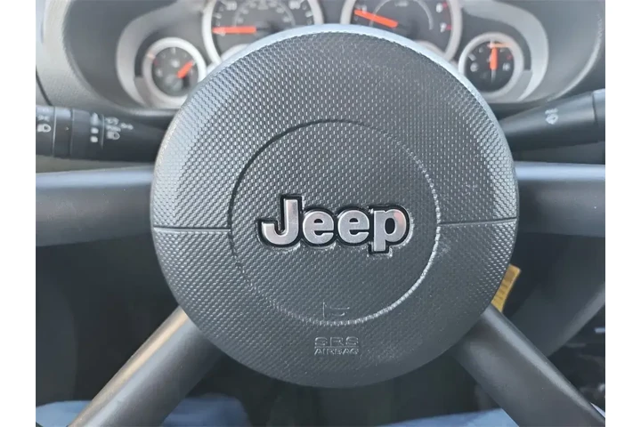 $13000 : Jeep Wrangler 2010 4x4 Sport image 6